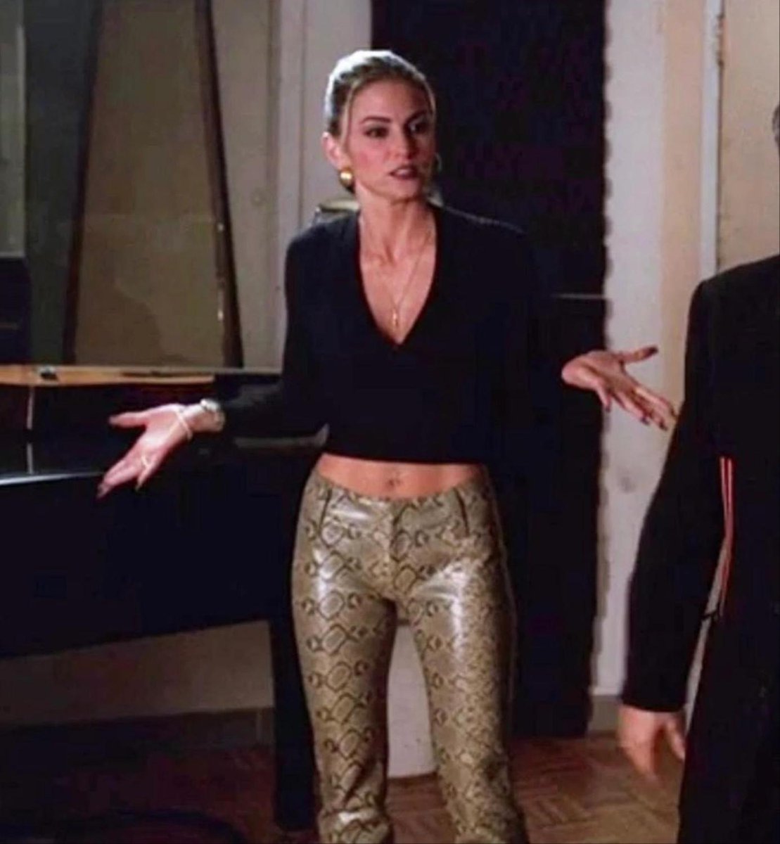 The most iconic mafia wife fashion moments!From Karen Hill to Carmela Sopra...