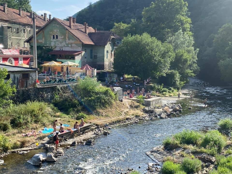 Travel_2Romania's tweet photo. #Herculane resort is one of the oldest spas in the world,with an old attested over 1850 years. Documentary attestation dates from the years 153 AD Resort,which reported a votive clean bathrooms: 1/2
#DiscoverRomania https://t.co/BQRxA7pXAC