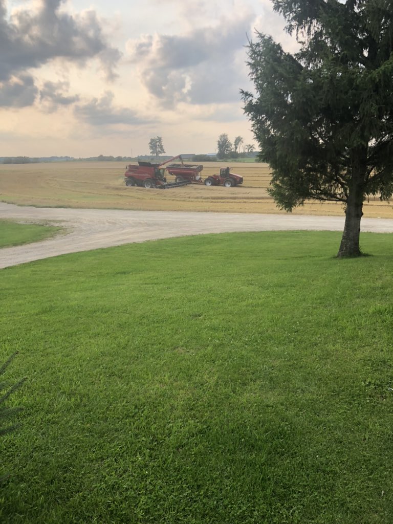 CottnEyeCletus's tweet photo. @DunlogonFarms gettin er done https://t.co/B5lEVsKOXL