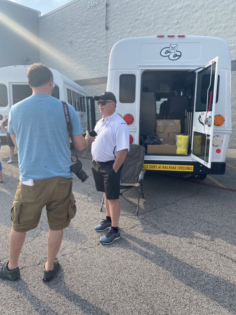 mrs_aubreesmith's tweet photo. Stuff the Bus 2021 ๐
@PrincipalRemaly @ClCentralElem
#schoolstartsnextweek #stuffthebus #schoolsupplies #assistantprincipal #itshotouthere #walmart #shine99 #manythanks #schoollife #supplydrive #cce #clintoncentralelementary #bulldogs #bulldogpride #ap https://t.co/IwaZ1StAIt
