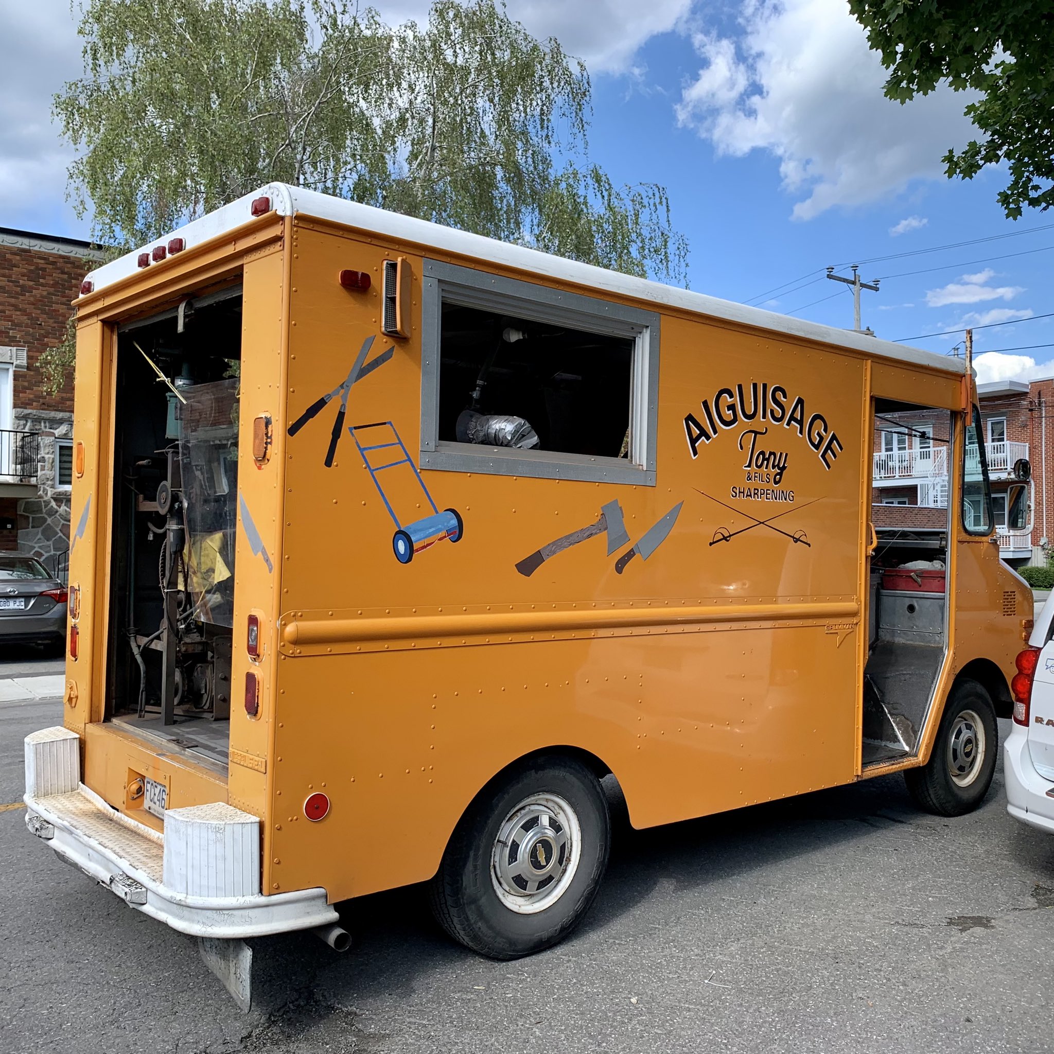 Do This!: Mike's Knife Sharpening Truck Rolls City-Style