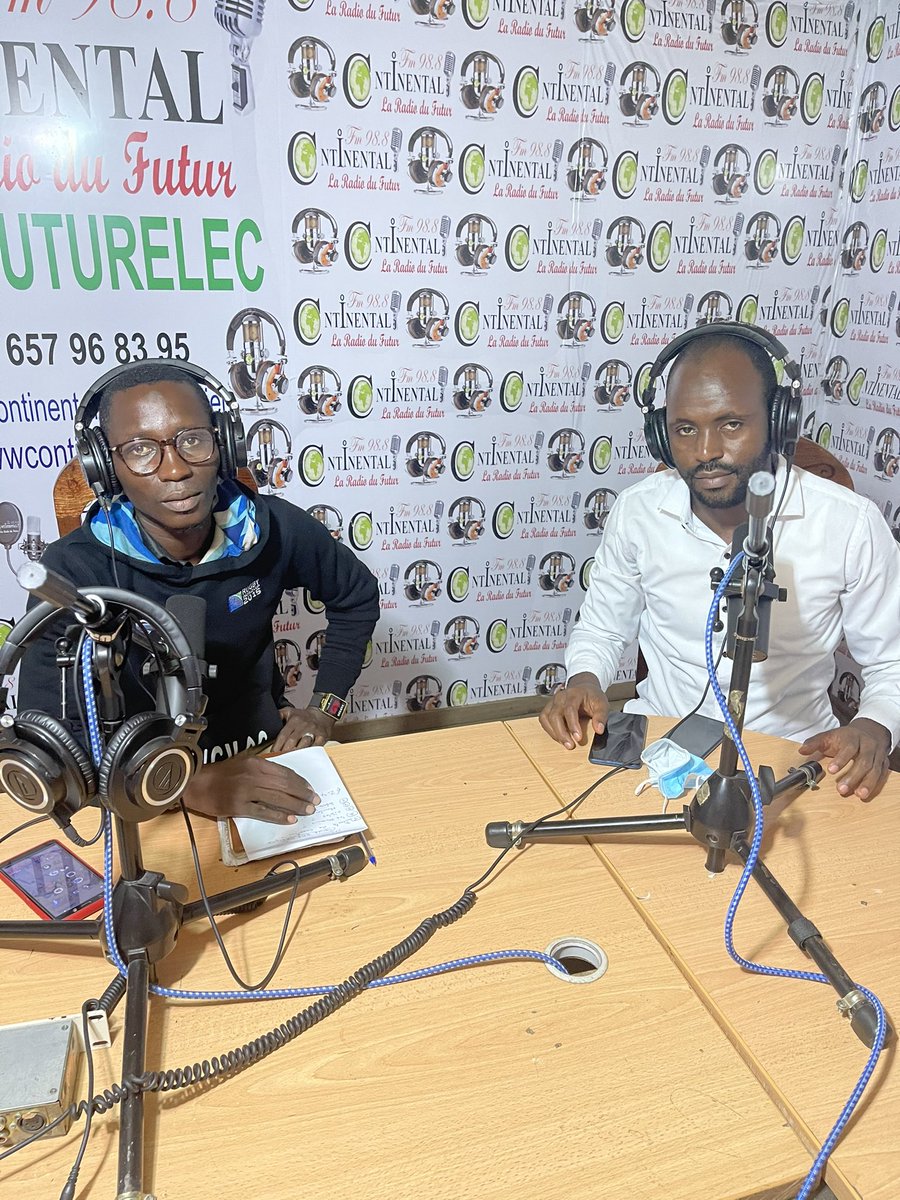 AlphaBayo10's tweet photo. J’étais l’invité de la radio Continental FM au compte de l’ONG #GuineeSOSOnline https://t.co/mQ0L9on16j