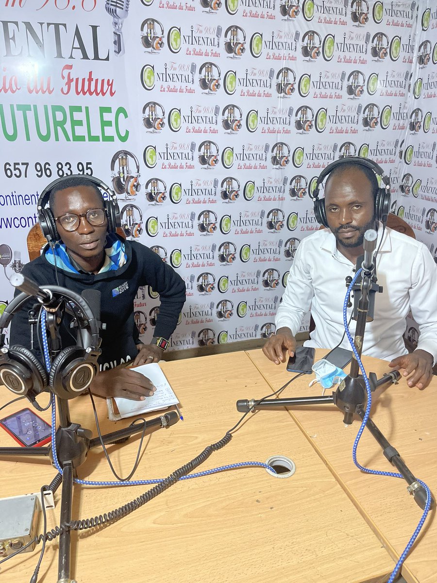 AlphaBayo10's tweet photo. J’étais l’invité de la radio Continental FM au compte de l’ONG #GuineeSOSOnline https://t.co/mQ0L9on16j