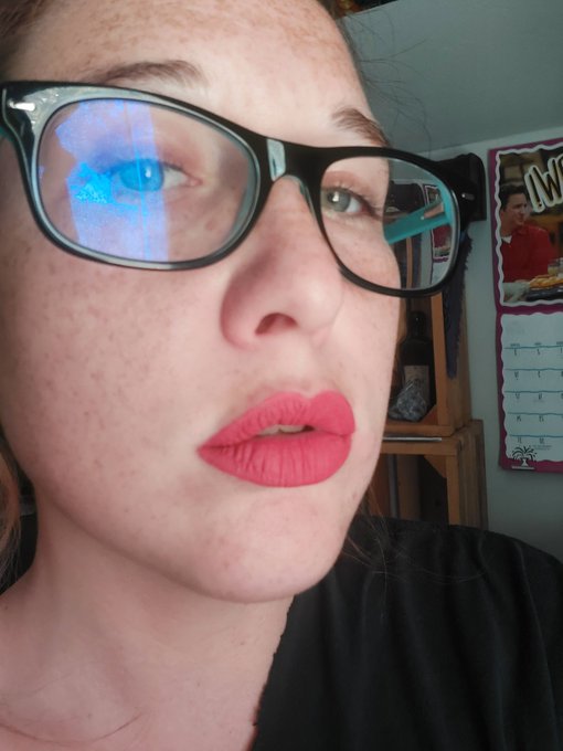 New lip shade. Whatcha think? https://t.co/VGUyOnmFuT<a href="/tag/wetwednesday"class="tags"><span>#wetwednesday</span></a>