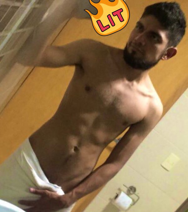 &iquest;CON O SIN TOALLA?...😈🔥 https://t.co/Jc98ArQRTr