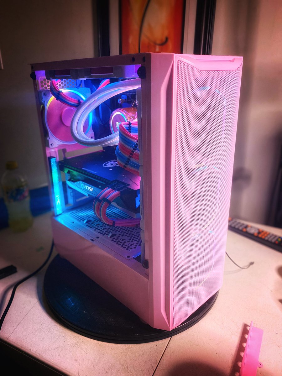 WhiteBoxBuilds's tweet image. What we did on stream today. 
Shout out to @NeoxMoon 
#pinkpc #pinkgamingpc 

#letusbuildyournextpc 
whiteboxpc.com