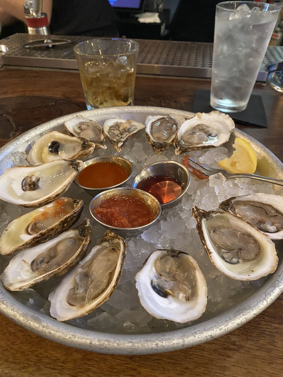 KendoVT's tweet photo. Thought my meeting was at 7 not 7:30. Had time to kill so went to this Oyster Bar across the street. Best decision Iβve made in a minute. #RaspberryPoint https://t.co/dm9RwVOGVs