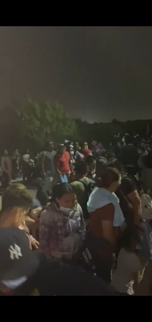 USBPChiefRGV's tweet photo. Close to 90 large groups apprehended this fiscal year and last night, yet another.

509 migrants from Central and South America illegally entered the U.S. in Hidalgo, TX.

With the 336 migrants logged a few hours earlier, that brings a total of 845 in just 24 hours. https://t.co/non52A4eX7