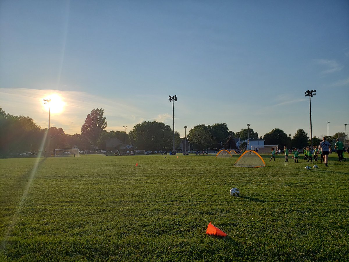 badcharts1's tweet image. Watching the sunset as my kids do their usual Wednesday soccer practice... 

A reminder to enjoy those moments.

#gottime #patience #enjoyyoursummer