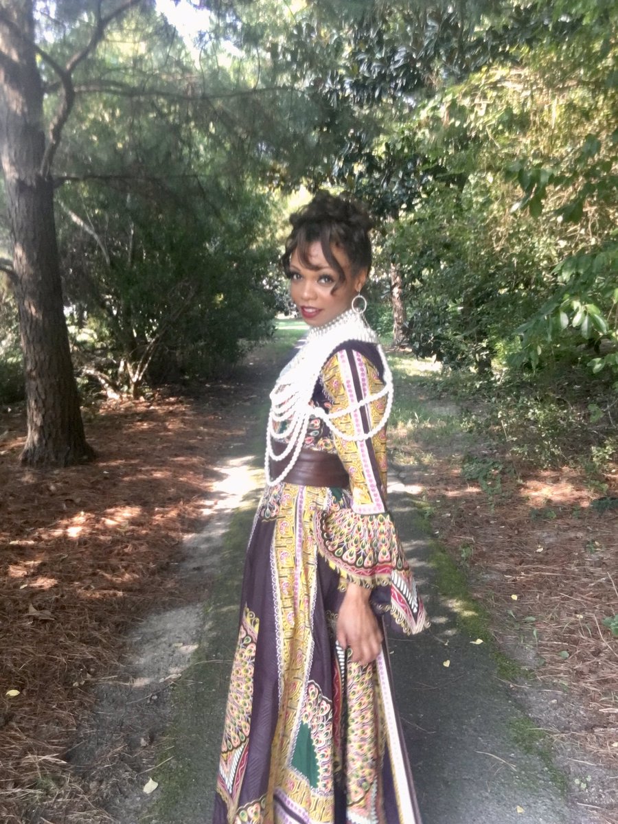 shantefayegreen's tweet photo. #camminaconme #caminaconmigo #marcheavecmoi #scifisoul #contentcreator #seer https://t.co/Jdix7otkUi