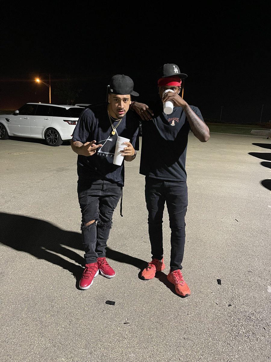 cjtate7's tweet photo. I know what time it is when I’m w kelso. #LLMelly #Big22 https://t.co/GygON0llNN