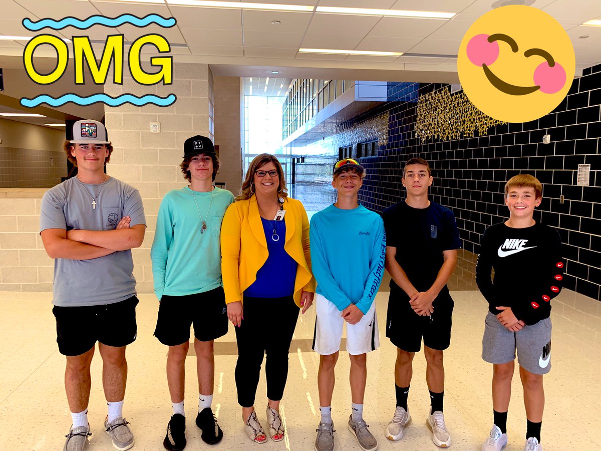 leahrobertsBHS's tweet image. Saw many of my former Wildcats who are now Pioneers at Debut Day today - but only got a picture with this crew! They have grown quite a bit since 6th grade! 🤗 #BOSproud #PioneerPride
