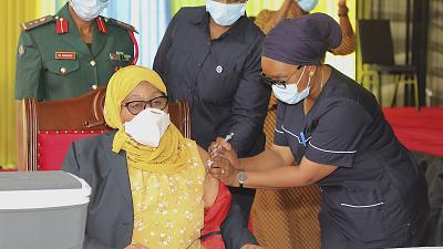 News24_7live's tweet photo. Samia Suluhu Hassan kicks off Tanzania's Covid vaccination with first jab https://t.co/t9208hGr1L #COVID19 #vaccination #Tanzania #SamiaSuluhuHassan #tbg #livestocknews #news247live https://t.co/8wcJPdIOZf