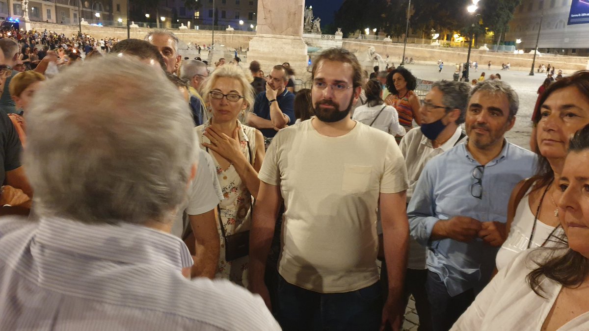 ladydd69's tweet photo. L'inevitabile #capannello di @claudioborghi 
#manif28luglio #NoGreenPass https://t.co/Is0ne5joiE