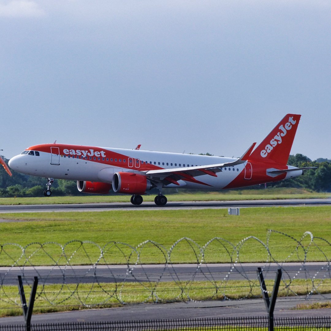 Michaelflying28's tweet photo. easyJet Airbus A320-200N G-UZHR arriving at Manchester Airport from Belfast International Airport 25.7.21.

#manchesterairport #a320 #a320lovers #a320neo #airbus320 #airbus320neo #airbusa320 #airbusa320neo #easyjet #easyjetfly #easyjetter #easyjetcrew #easyjetcabincrew https://t.co/GaZuh3g7Jl