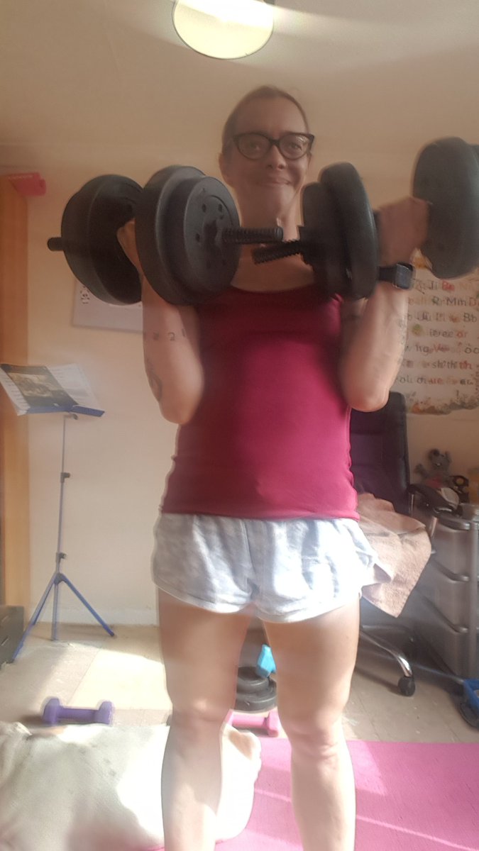 beth2977's tweet photo. So happy today! I've been struggling to do bicep curls with more than 5kg dumbbells for weeks. My next weight available at home is 8kg. I could barely manage 1 at 8 a few weeks ago. Today I did a full set of 6!! Second set I managed 4! 
 Better set a new goal... 10kg coming soon! https://t.co/QlilzliBO2