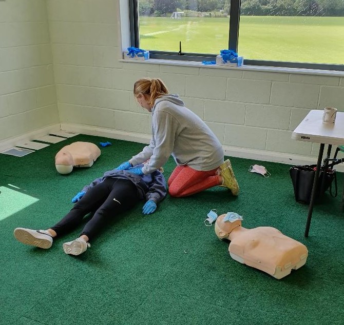 BrettSBader's tweet photo. Great working with coaches @AquariansNC @COGC_ completing @qualsafe EFAW &amp; Sports first aid with @LifelineTrg. Fab skills, engagement &amp; knowledge. Promoting @what3words @GoodSamApp to support activities. 

@ResusCouncilUK @NetballSW @BGSouthEastTeam @NetballinDorset https://t.co/iBrcyshrAM