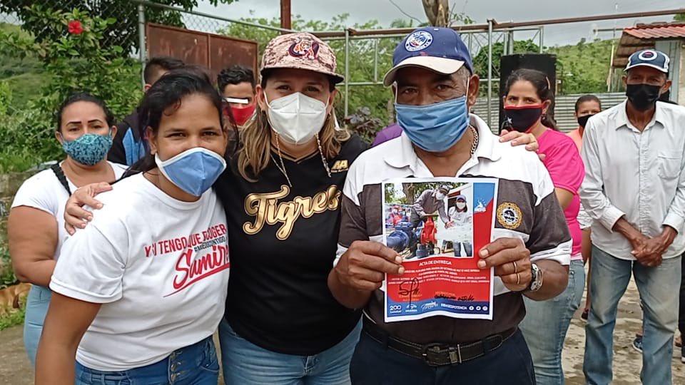 SumireFerrara's tweet photo. Enmarcados en el Plan Agua para Aragua en Victoria de Paz:

Realizamos Asamblea para entregar motor y bomba de 5Hp para la activación del Pozo de Agua Potable: 

Amor con Amor se Paga:
Pdte @NicolasMaduro 
Gob @RMarcoTorres ...

Vamos por MÁS! https://t.co/esBDdEaDej