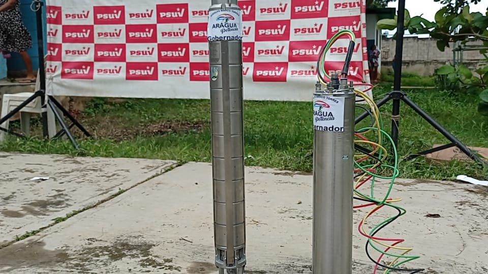 SumireFerrara's tweet photo. Enmarcados en el Plan Agua para Aragua en Victoria de Paz:

Realizamos Asamblea para entregar motor y bomba de 5Hp para la activación del Pozo de Agua Potable: 

Amor con Amor se Paga:
Pdte @NicolasMaduro 
Gob @RMarcoTorres ...

Vamos por MÁS! https://t.co/esBDdEaDej