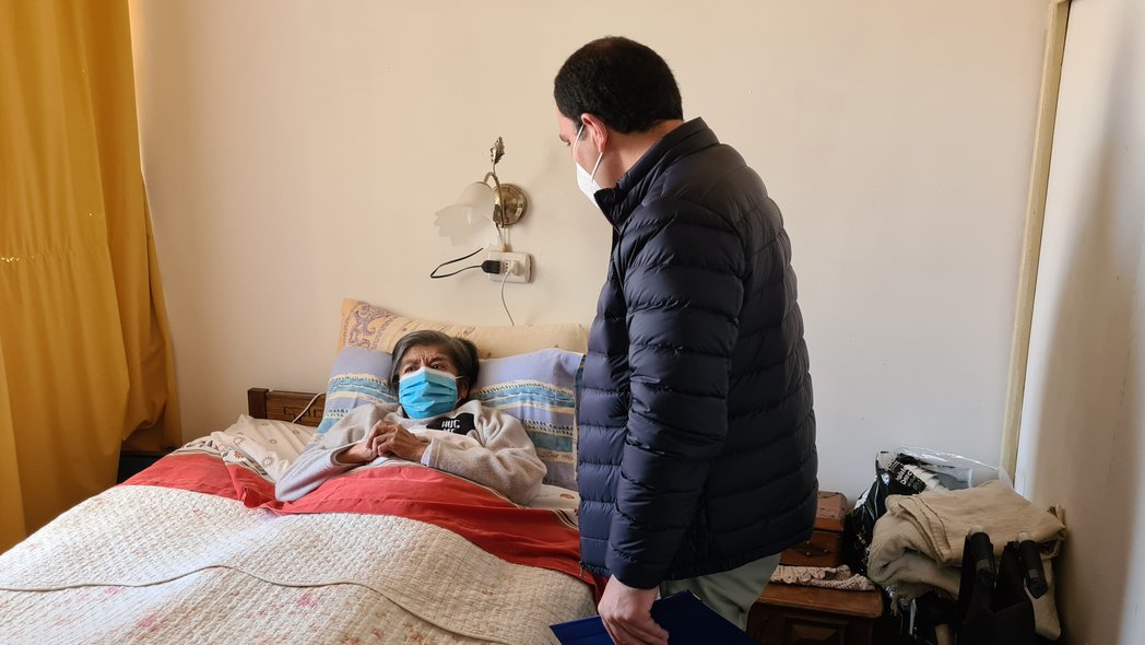 Muy contentos entregamos a nombre del Pdte <a href="/sebastianpinera/">Sebastian Piñera</a> 2 muy importantes noticias en #Rengo. Las señoras Amalia (77) y Magaly (68) recibirán desde el próximo mes una pensión de gracia con el propósito de mejorar la calidad de sus vidas y la de sus familias.