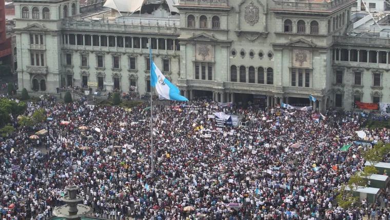 chawfan's tweet photo. #ParoNacional29J  vamos a protestar contra Giammattei y la doctora Porras!   Los políticos #oscursos risa y risa #webiando #viajando #gozando y el pueblo cada vez más #CANSADO  de los #canallas ¿nos dejamos?  o probamos a la Z en la próxima eleción.. a ver si lo puede hacer peor https://t.co/6xn0zg1gvY