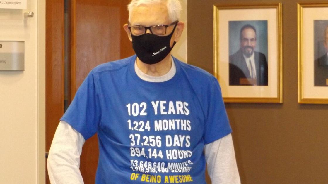 “I’m 102 years old and I usually get up about 6 am and hike 2.25 miles. I usually walk a bit more in the afternoon to get to my goal of 3 miles a day. It keeps me healthy.”
-Bob Miller <a href="/healthykpt/">Healthy Kingsport</a> ❤️

walkertracker.com/going-the-dist…
#HealthyLiving #Inspiration #Wellbeing #movement