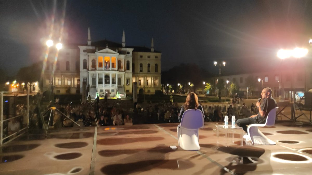 BaldiniCastoldi's tweet photo. "Ho scelto una via complessa per semplificarmi la vita. Riuscire a spiegare a mio padre che l'arte mi avrebbe dato da vivere, è stata dura. Ma credo di esserci riuscito, alla fine." 

@villeggendo
#OmarHassan #PerLeStrade https://t.co/IEopvFXCAb