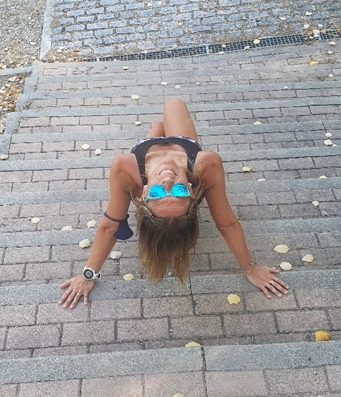 karolinagar's tweet photo. Si no me vas a ayudar a VOLAR despejame la PISTA...
6 kms de rodaje + 4 cuestas de 200 m.
El tiempo pasa y mi próximo trail se acerca ¡habrá que prepararlo 😉!
#AsicsFrontrunnerSpain 
#AsicsRunning
#gelcumulus23 
#lailusiónnuncaselesiona 
#Destino #SiempreyTodo 
#PapáMamá https://t.co/NQxMj9HNrF