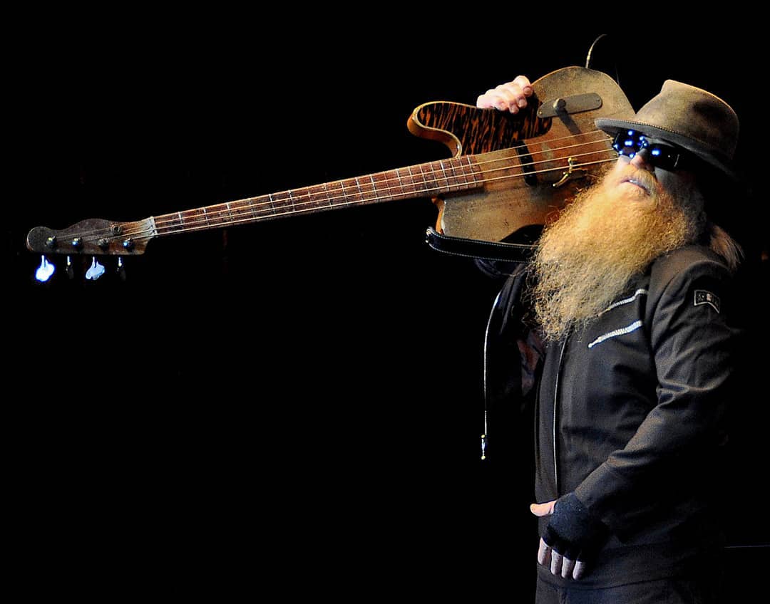 chicasrockers's tweet photo. Siguen las malas noticias, Dusty Hill, bajista de los legendarios ZZ Top, falleció a los 72 años...#QEPD https://t.co/SCJakmsXyp