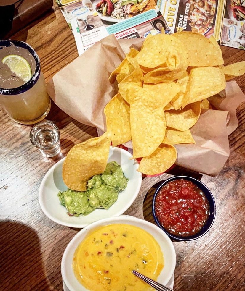 Our Wednesday pick-me-up! 

Daily HH from 3-7 &amp; 9-close. 

Thanks for the 📸: @sweettreats_savoryeats