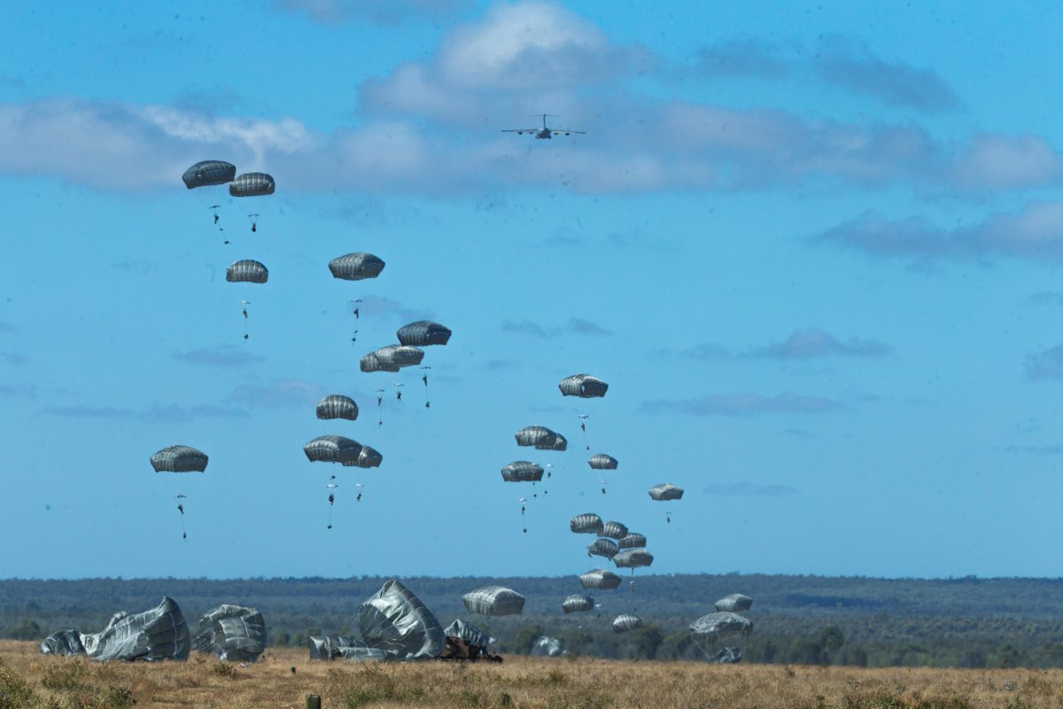 USARPAC's tweet photo. 🛩 Check out photos from today's @TalismanSabre's #JFEO! 🪂🇦🇺🦘
@USArmyAlaska #paratroopers jumped onto the Kangaroo Drop Zone during #TalismanSabre2021 #AlliesandPartners #TS21 #airborne #LGOP @USArmy @INDOPACOM @DeptDefence #YourADF #AATW https://t.co/N2KlVoY9u0