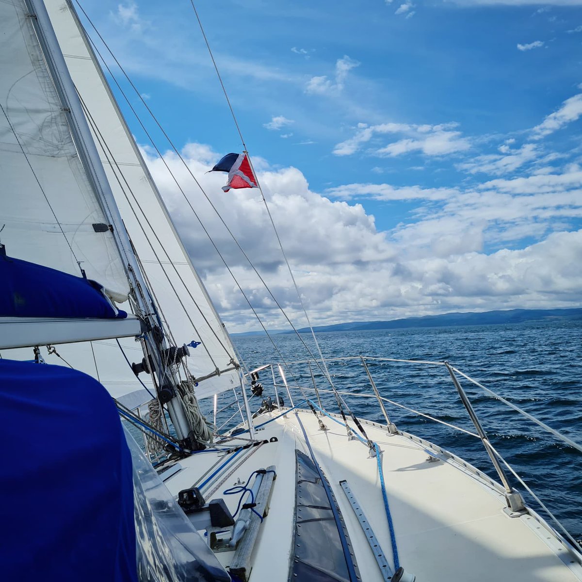 GaySailingUK's tweet photo. Cracking sail down Kilbrannan Sound beside the Mull of Kintyre... we weren't racing of course... but we were the fastest!

#campbeltown #mullofkintyre #clyde
#sailing #sailingclub #lgbtq #gay #gaysailing #lesbian  #bisexual #transgender #instagay #inclusive https://t.co/PypDKxiEaa