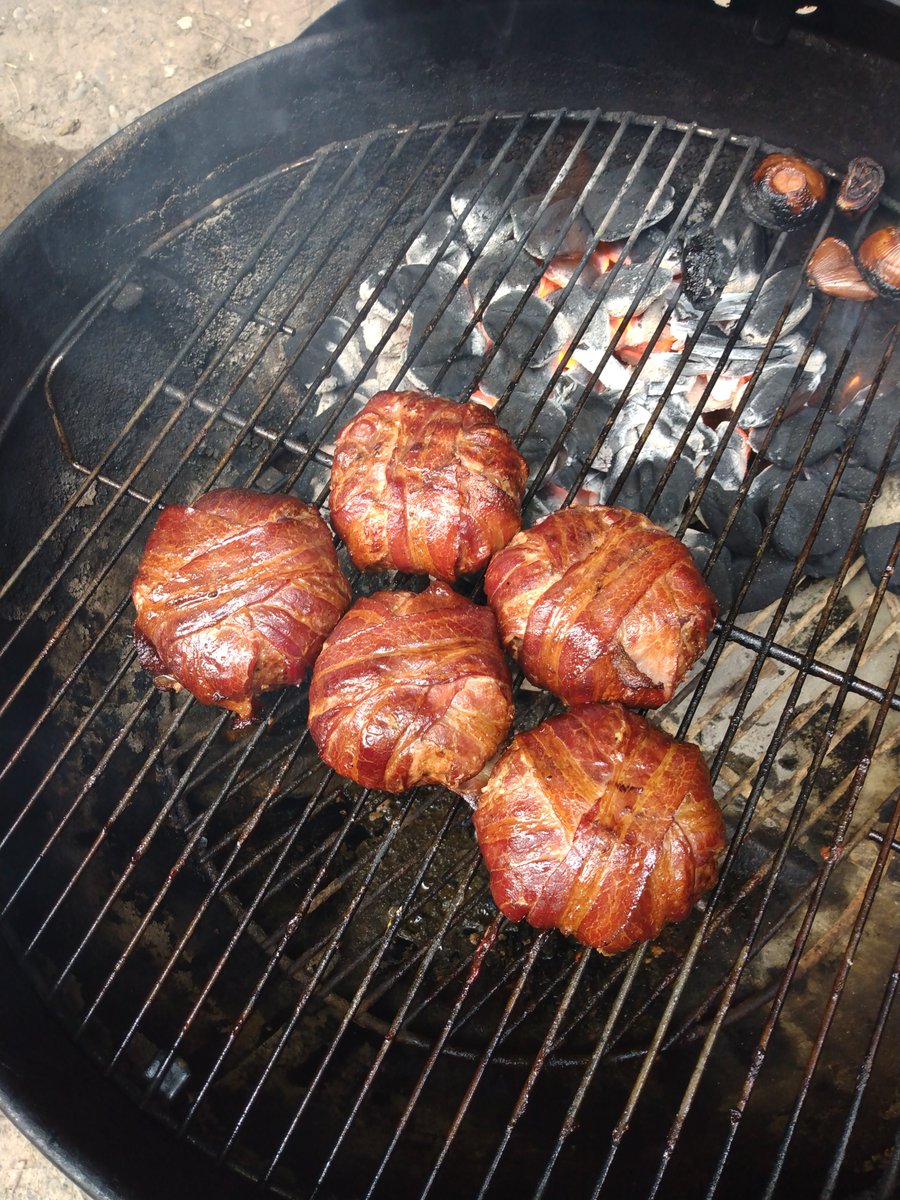 Snuff74777862's tweet photo. #thisishowwedo #WednesdayMotivation #bbqfiend @BBQPitBoys #pitmaster #smoke #thegoodgood #thegoo #stuffed https://t.co/m0EkgISYCI