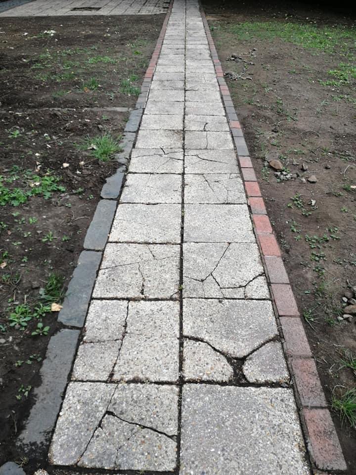 BBaillieston's tweet photo. All the paving has been power washed. Thanks to the Council's graffiti task force for doing it @BBjuniors @GlasgowCC #graffititeam #baillieston #broomhouse #garrowhill #swinton #4communties #communitygarden #volunteers #canyouhelp #greenspaces https://t.co/jbMB0DDequ