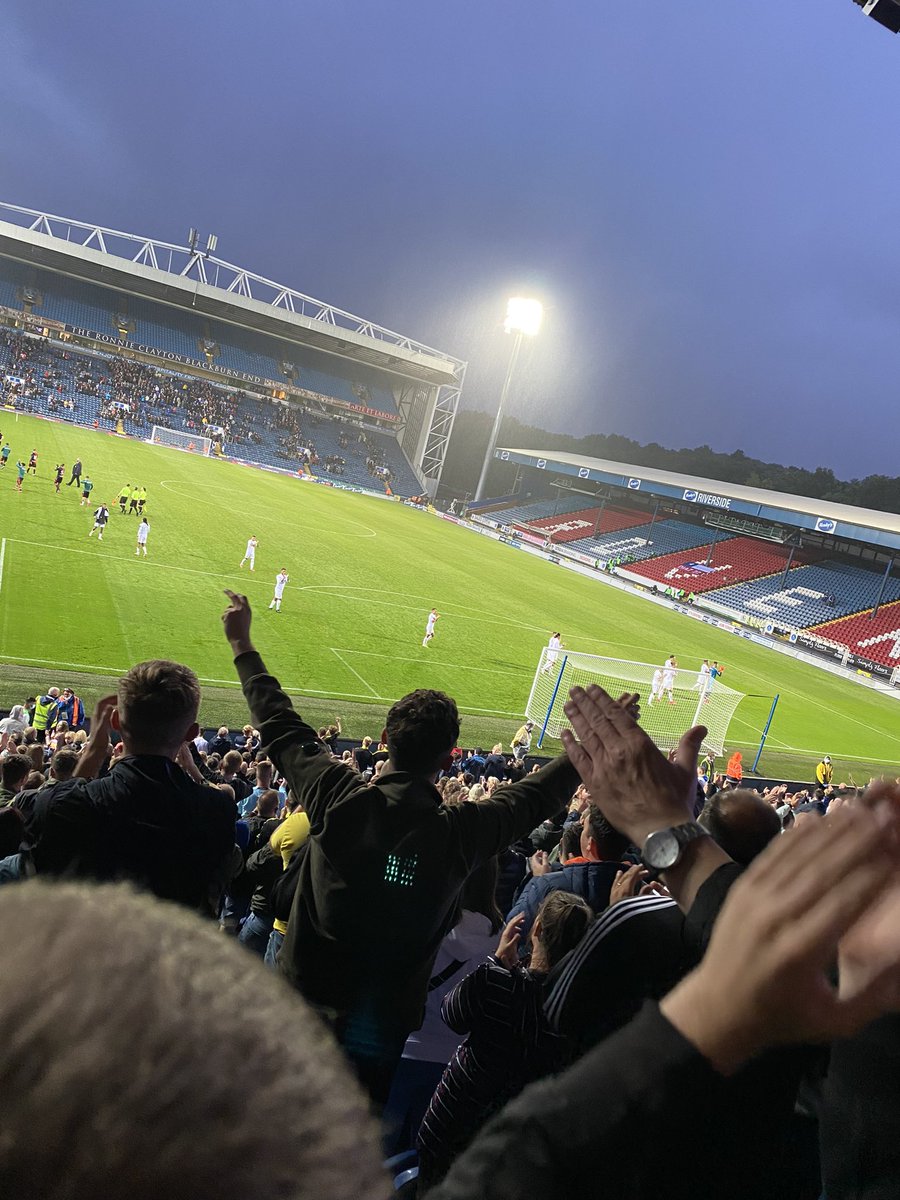 Can’t even explain how emotional that was. 

“Championes” as the players walk over to applaud us.

17 months later, Leeds are truly United again.

#LUFC
