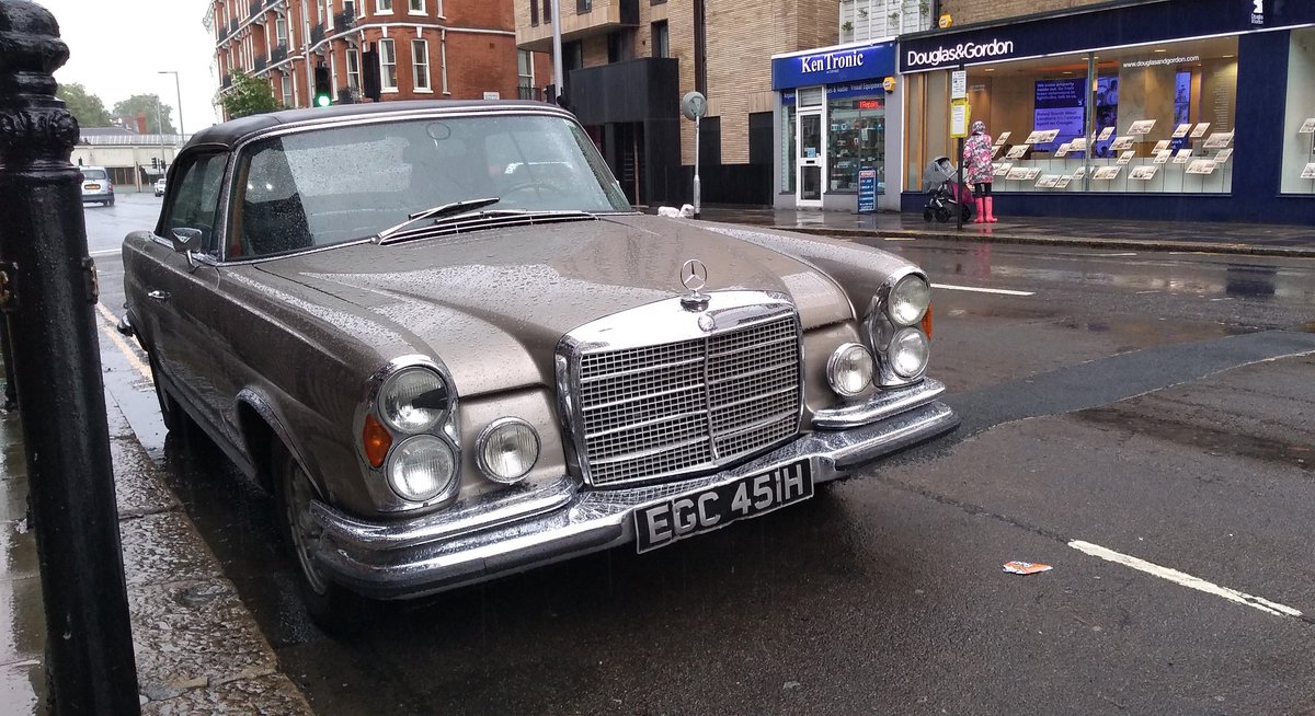 AlexRileyNow's tweet image. Two ends of the old Merc spectrum in West London earlier.