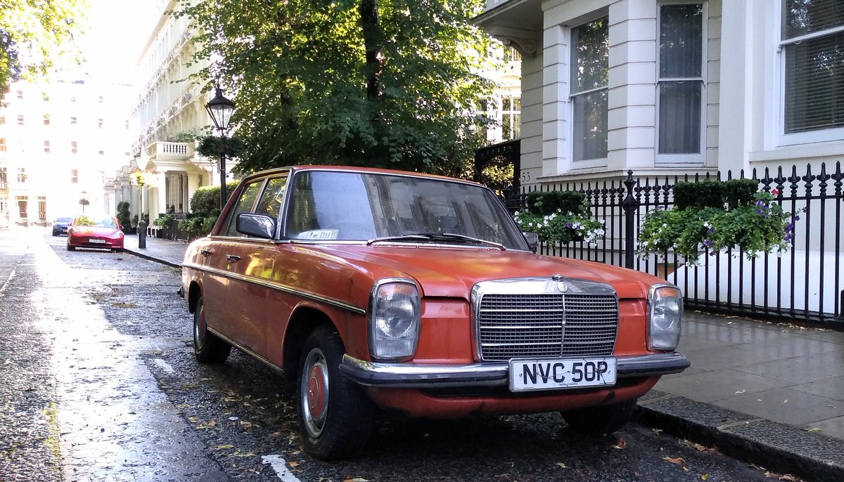 AlexRileyNow's tweet image. Two ends of the old Merc spectrum in West London earlier.