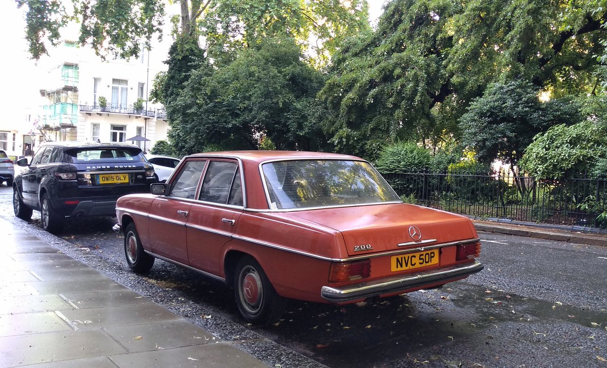 AlexRileyNow's tweet image. Two ends of the old Merc spectrum in West London earlier.
