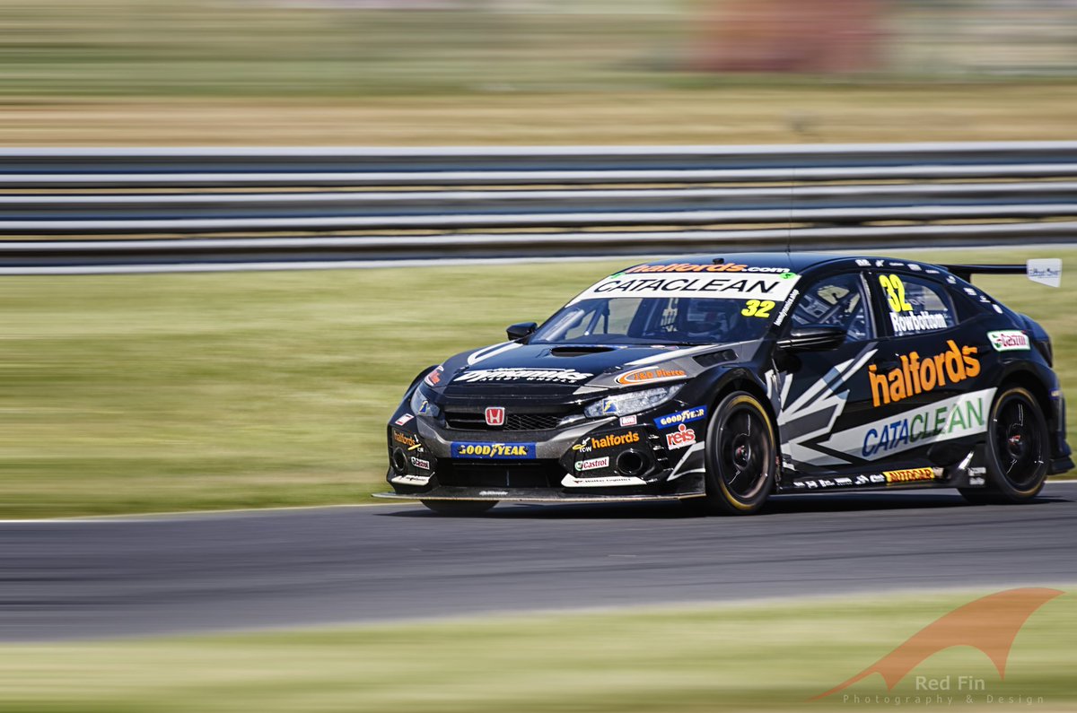 RedFinPD's tweet image. It's #RaceWeek!! Good luck @DanielRowbottom 🤞🏼it's 1st place on the podium! 

@TeamDynamics @Catacleanuk @FenixFreight @BTCC @Halfords_uk @Kwik_Fit #BTCC #Rowbo32 @MattNealRacing #OultonPark
