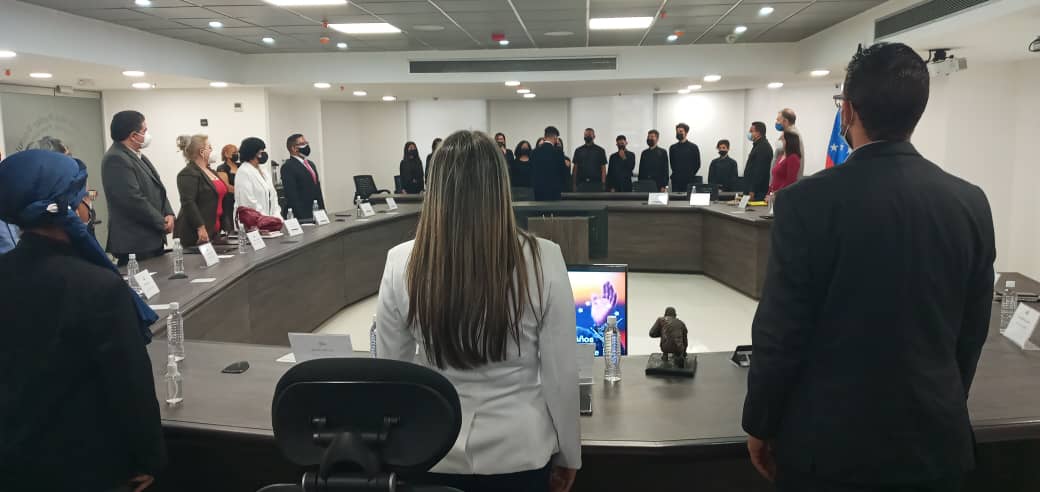 mirelct's tweet photo. 2/2 Articulando las políticas públicas para el crecimiento y profesionalización de nuestros servidoras y servidores públicos.
@NicolasMaduro @CTrompiz2  @alejareyesunesr @gralcacioppo 
#67AñosChavezInvencible
#26DEJULIOMPPSP #10AnosMPPSP https://t.co/PuX3wyiFA8