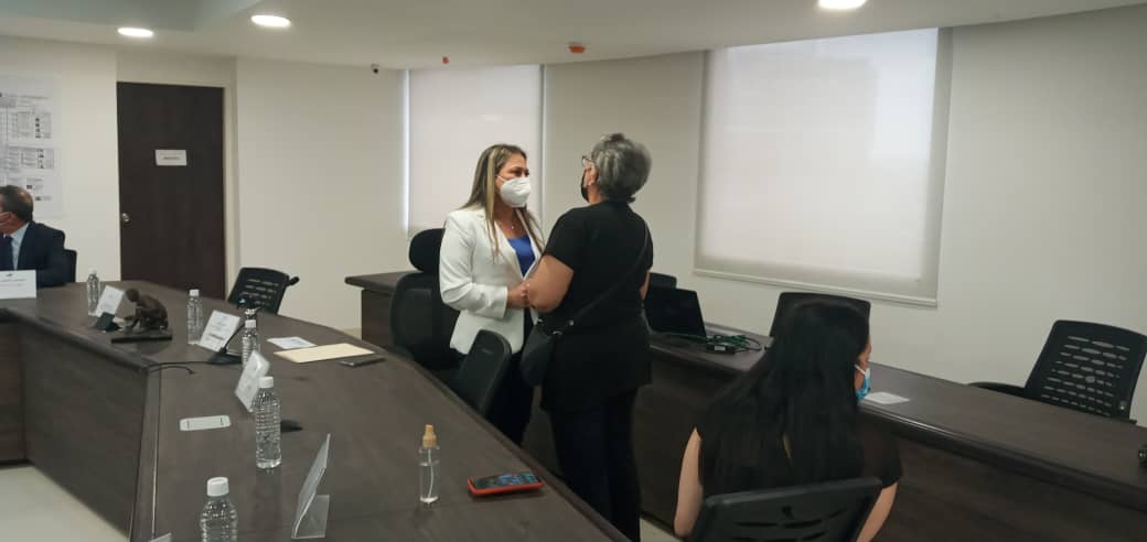 mirelct's tweet photo. 2/2 Articulando las políticas públicas para el crecimiento y profesionalización de nuestros servidoras y servidores públicos.
@NicolasMaduro @CTrompiz2  @alejareyesunesr @gralcacioppo 
#67AñosChavezInvencible
#26DEJULIOMPPSP #10AnosMPPSP https://t.co/PuX3wyiFA8