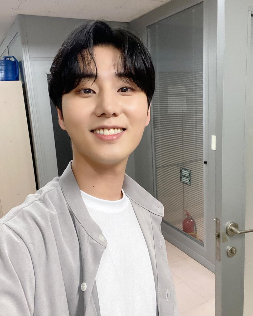 93KYG's tweet photo. 𝐝𝐚𝐲𝟔_𝐤𝐢𝐬𝐬𝐭𝐡𝐞𝐫𝐚𝐝𝐢𝐨

🌙
210721 키스더라디오 
오늘도 데키라 함께 해줘서 고마워영
모두 다 굿잠✨ 데나잇🌟
#키스더라디오 #데키라 https://t.co/ypYeh2derM