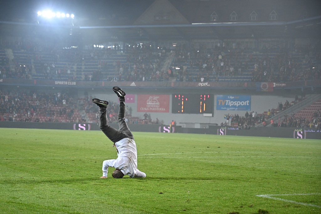 ACSparta_CZ's tweet photo. My máme postup aléééé! #acsparta https://t.co/d1BwXkF0Js