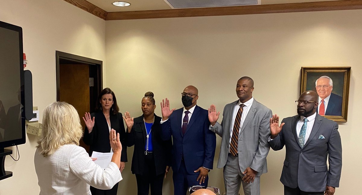 AHSAAnow's tweet photo. Central Board Approves $2.1 Million Revenue Share to be Distributed Back to AHSAA Member Schools https://t.co/iNz2CodPu0 https://t.co/V4WSCAeI4D