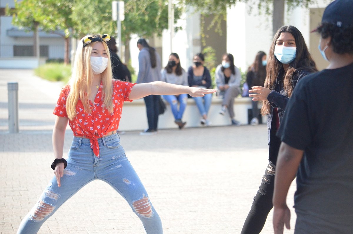 BTSJC's tweet image. Pictured is the amazing TF Sammie having a great time with some students. Learning is fun when you have great teachers!  #BreakthroughTogether #Summer2021