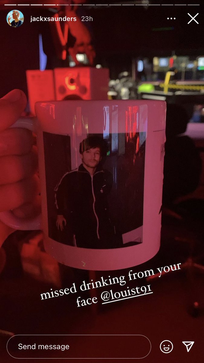 louisnmen's tweet photo. „missed drinking from your face” https://t.co/le8FWdgaMj