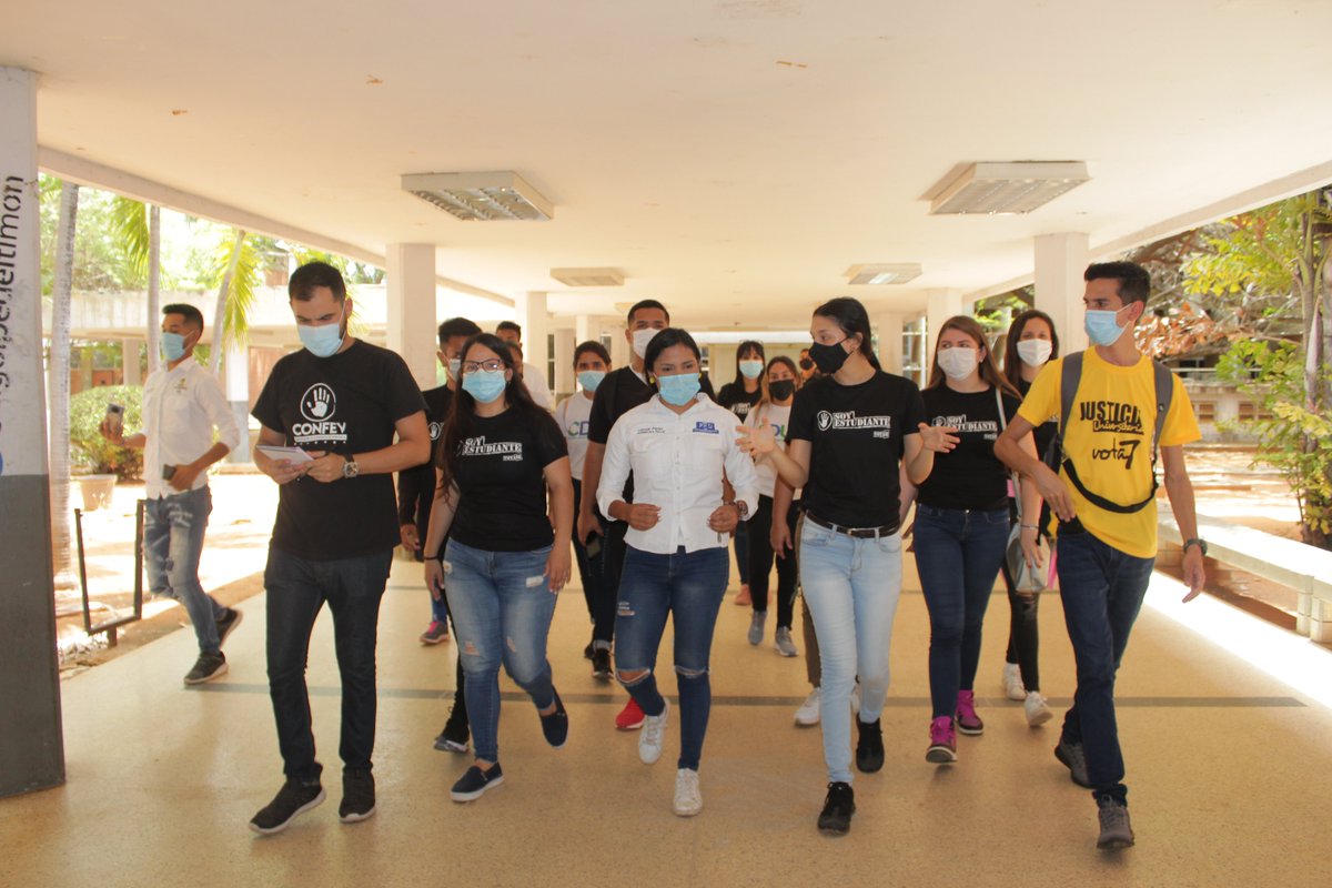 _fculuz's tweet photo. De esta manera, culminamos nuestro reciente #RecorridoPorLUZ este lunes, 26 de julio. En compañía de los movimientos estudiantiles que conforman la #FCULUZ. ¡Seguimos construyendo la Universidad que queremos! https://t.co/erM2bqgUDy