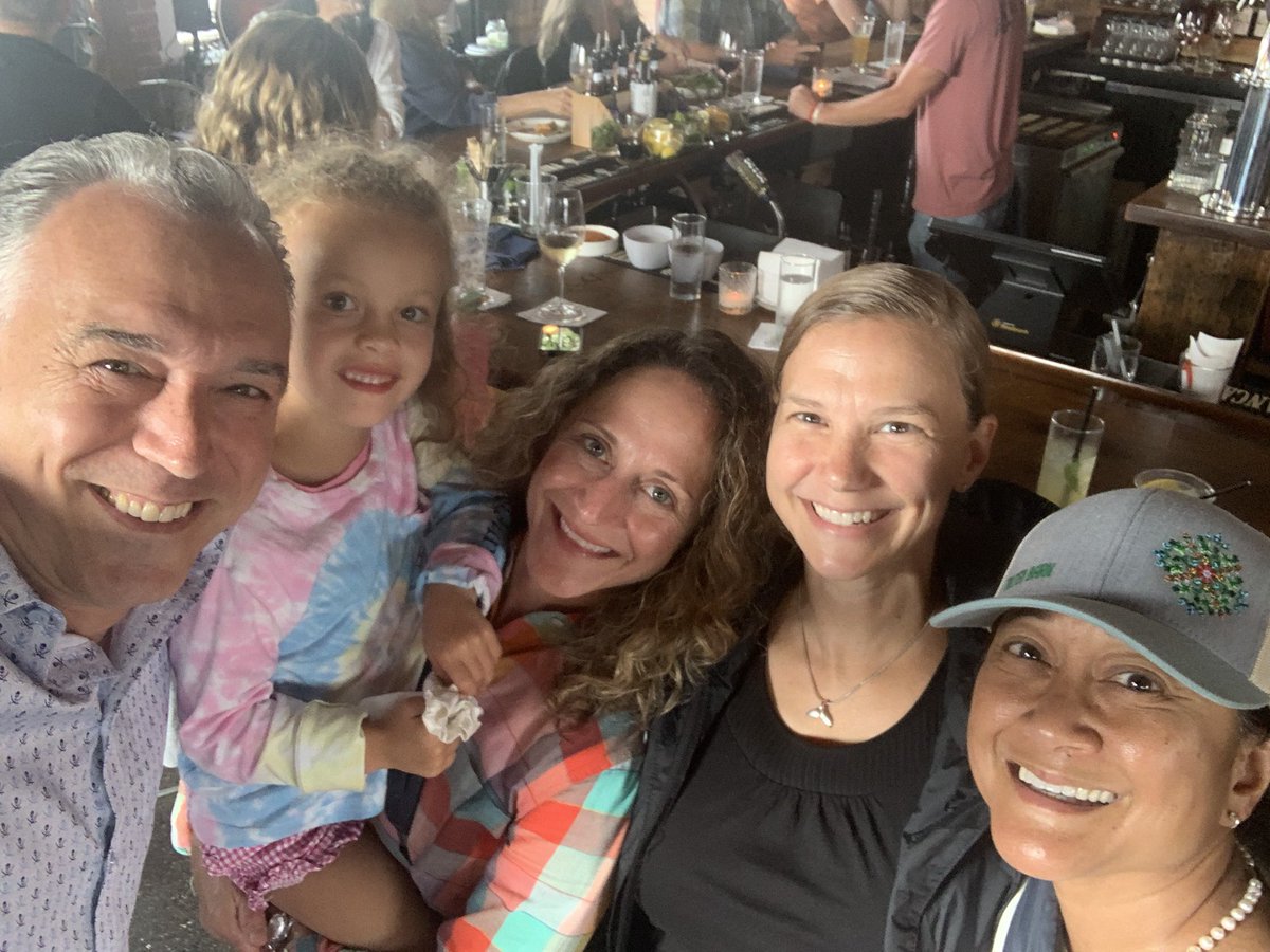 tinadetelj's tweet photo. I like it when new restaurants open in #Mystic among the many faves and it wouldn’t be Sunday fun day without these favorite folks #BankandBridgeBrewing #EngineRoom #Red36 https://t.co/9rViadPytR