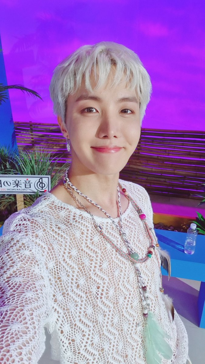 CruzHoseok's tweet photo. #TEAMAMOSHOBI 
#hobilive 
#hobi https://t.co/nlEpVDCJKR