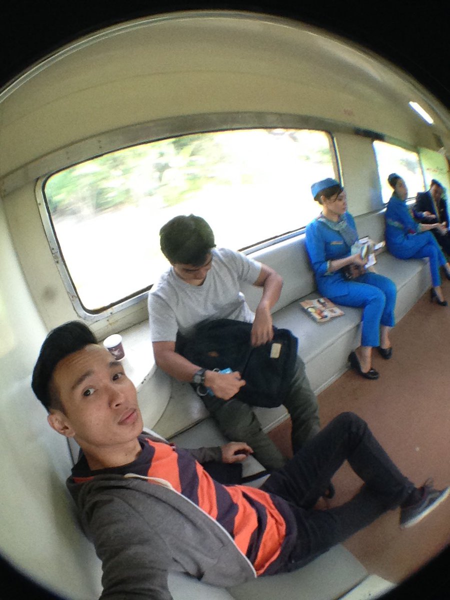 KurtFathul's tweet photo. Kalau di Indonesia, aku suka route Bandung-Jogja. Cantik sawah padi bertingkat dia, train crew dia pun cantik jugak hihi. 2014 rasanya ni.
Rindu ma bro @isyusoff #transjava #transjavabali https://t.co/3WXfM9tSNY
